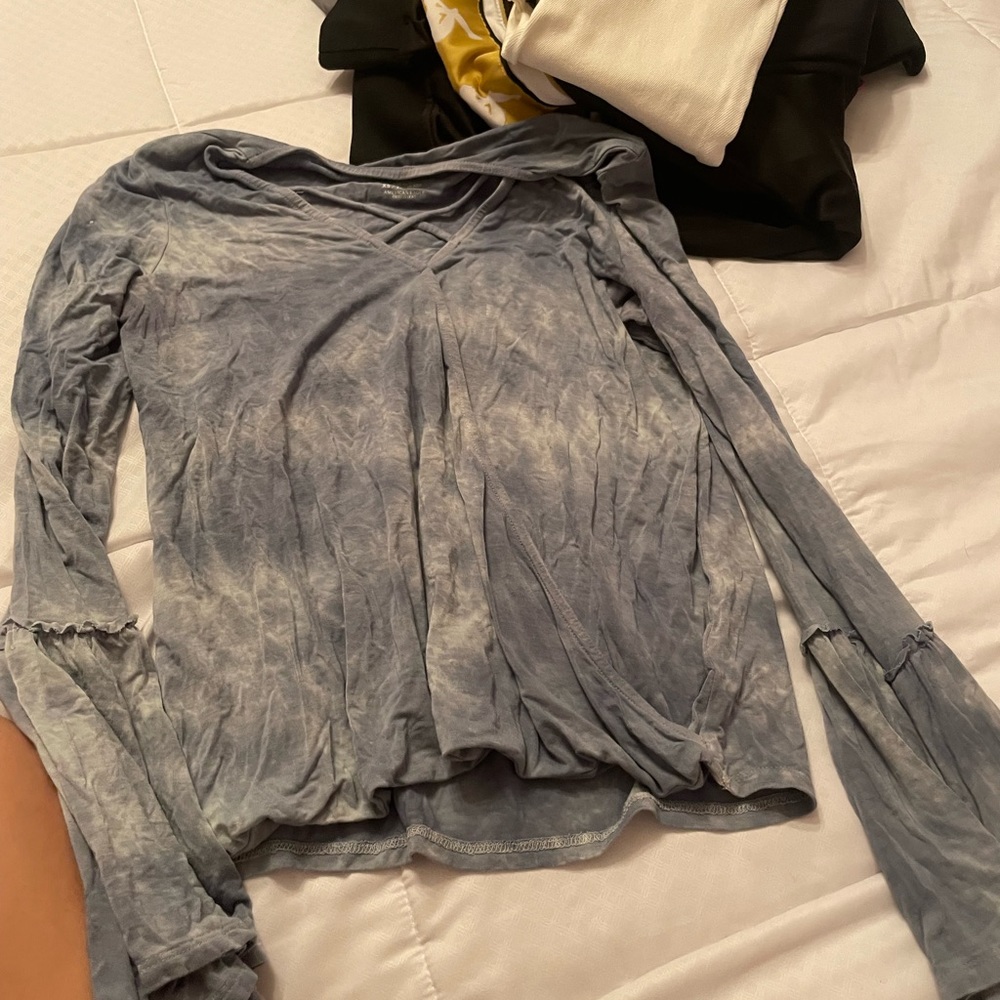 American Eagle flowy shirt